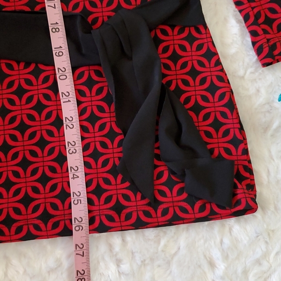 Red and black Celtic geometric print v neck top black sash belt 3/4 sleeves  Lg. - Picture 6 of 6